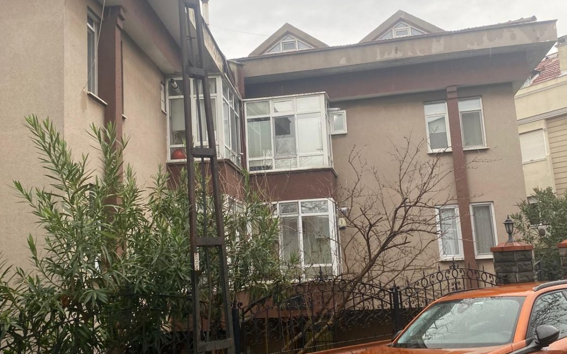 FIRSAT ŞENLİKKÖYDE ARSA PAYI YÜKSEK DAİREMİZ