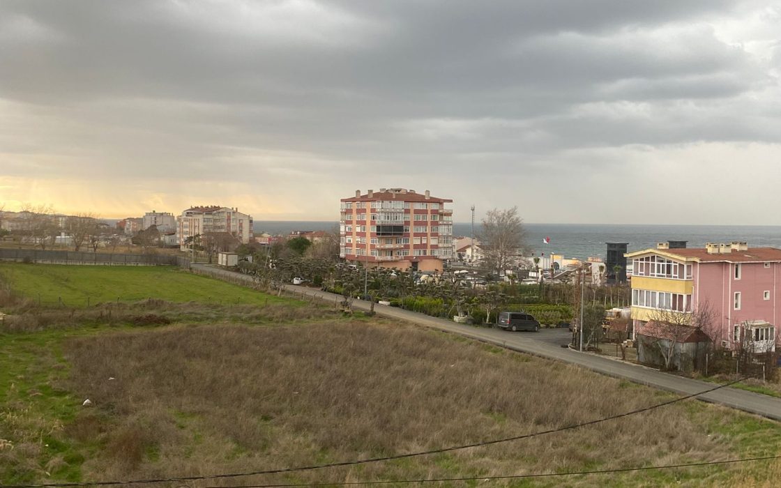 FIRSAT ŞENLİKKÖYDE ARSA PAYI YÜKSEK DAİREMİZ