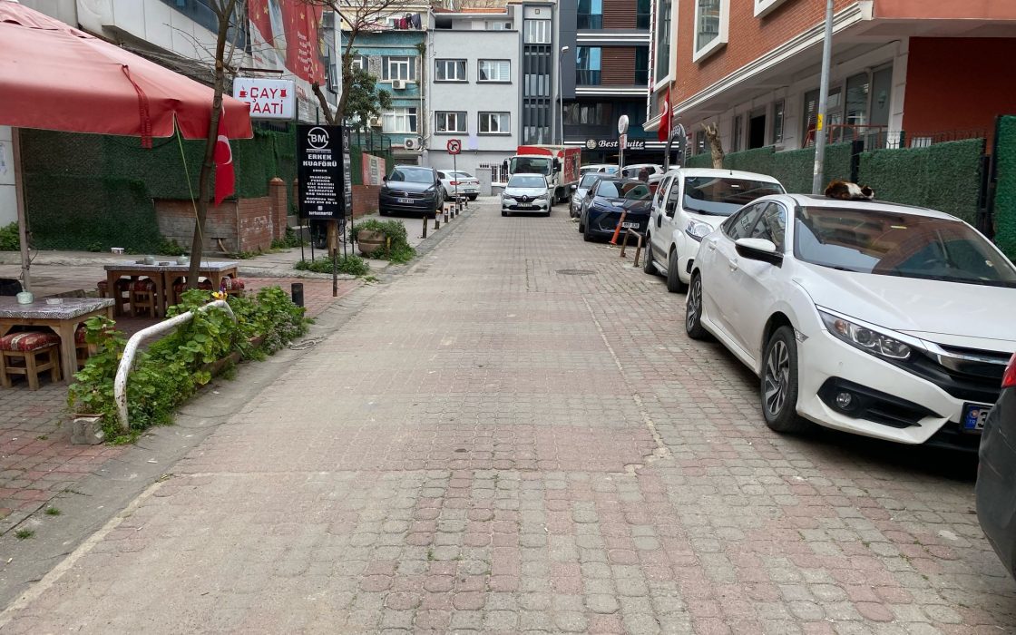 BAKIRKÖY İSTANBUL CADDESİ ARKASI
