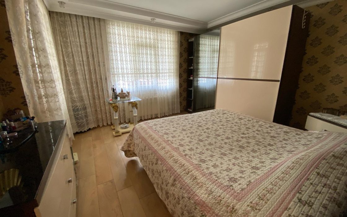 BAKIRKÖY İSTANBUL CADDESİ ARKASI