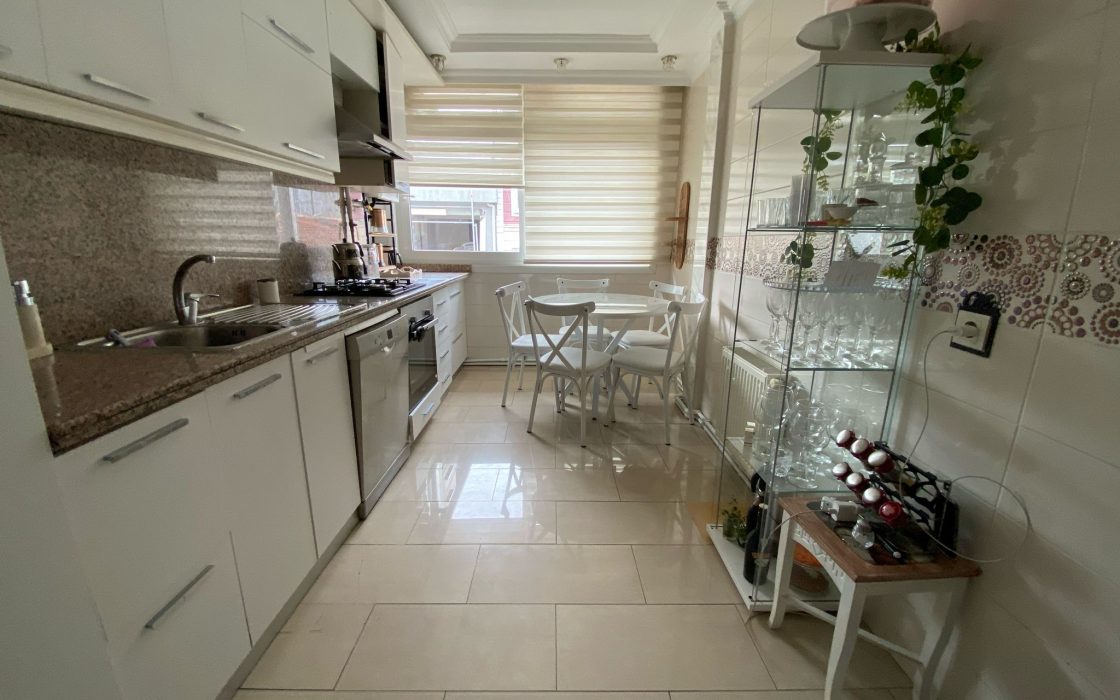 BAKIRKÖY İSTANBUL CADDESİ ARKASI