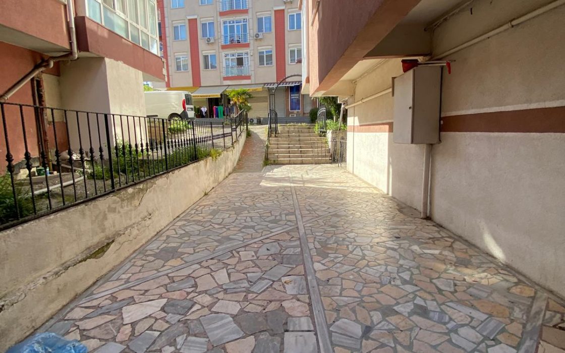 MERTERİN EN MERKEZİ KONUMLARINDAN ALTAY SOKAKTA