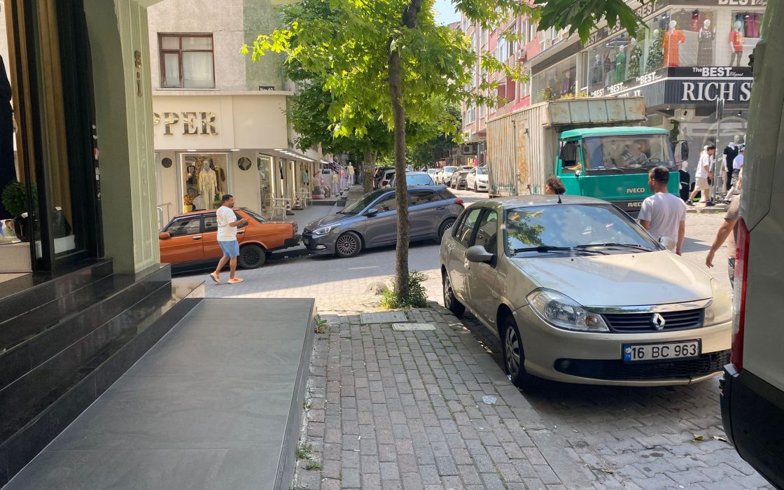 TEKSTİL PİYASASININ GÖBEĞİ MERTER SOKAKTA SATILIK DÜKKAN/MAĞAZA