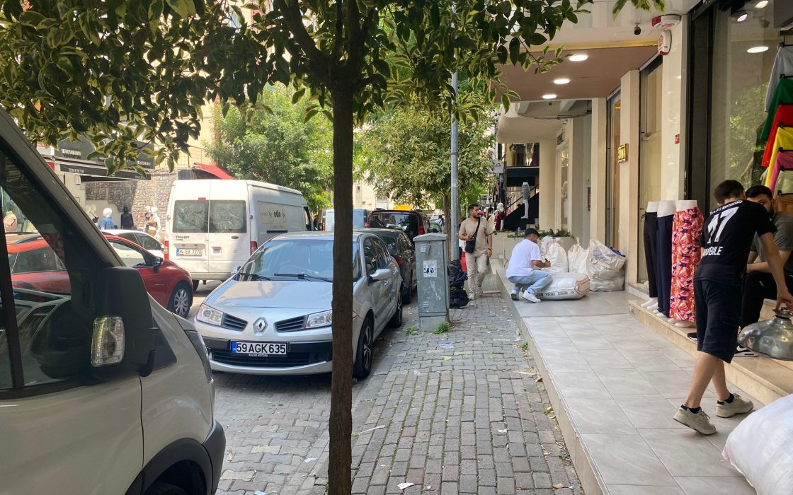 TEKSTİL PİYASASININ GÖBEĞİ MERTER SOKAKTA SATILIK DÜKKAN/MAĞAZA