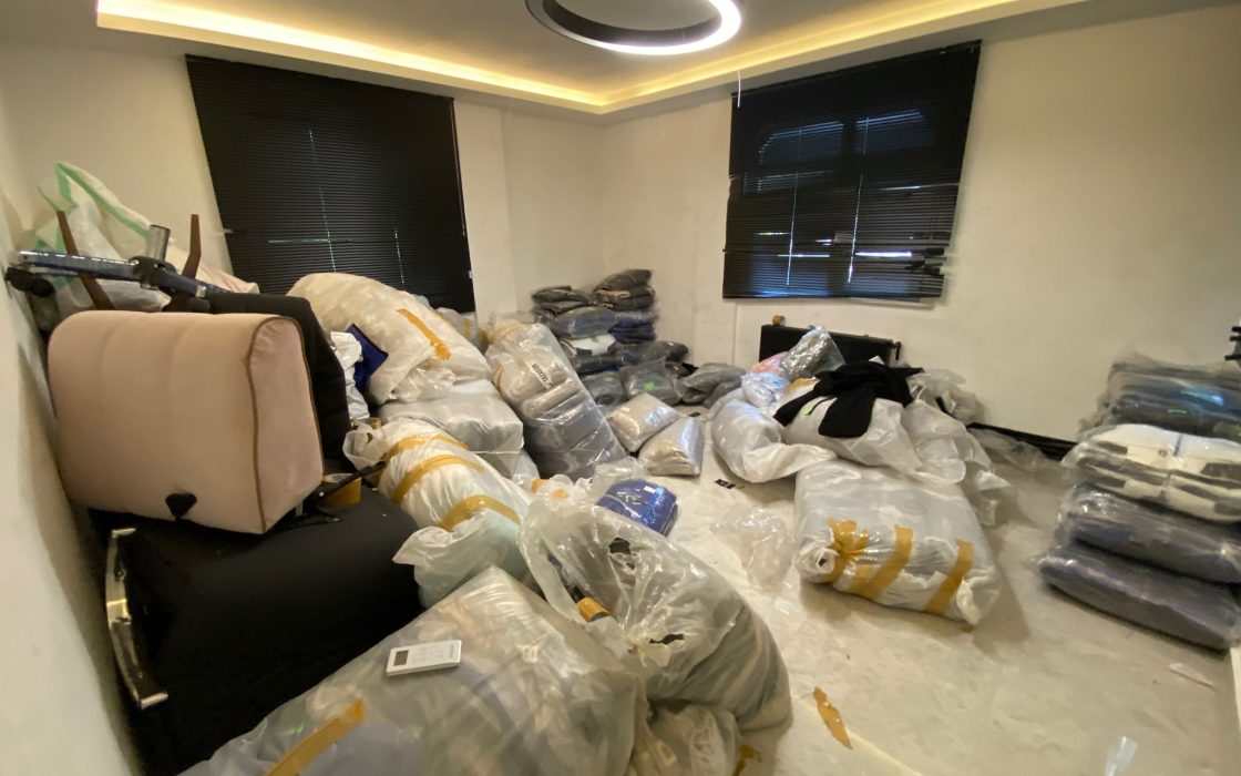 TEKSTİL PİYASASININ GÖBEĞİ MERTER SOKAKTA SATILIK DÜKKAN/MAĞAZA